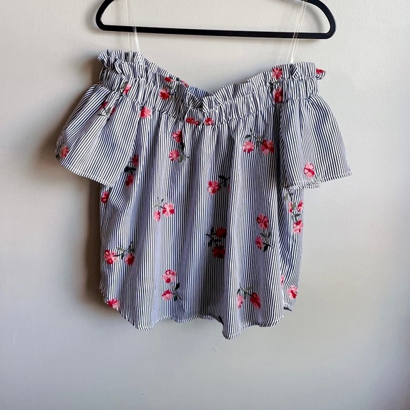 ACTIVE USA | Floral Off Shoulder Top - Picture 2 of 6